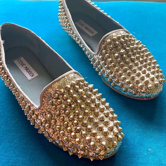 🤩 Sparkly studded loafers ✨